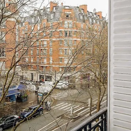 Royo - 1 A Auteuil Apartment