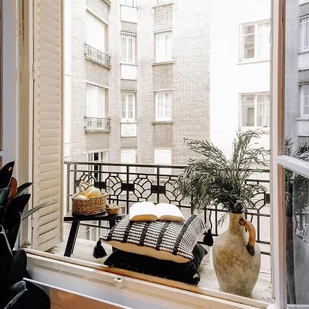 Royo - 1 A Auteuil Apartment Paris
